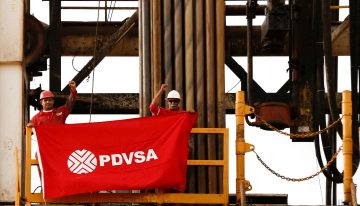 El petróleo cae ante las perspectivas de mayor suministro de Venezuela y en medio de la incautación de barcos por EE UU