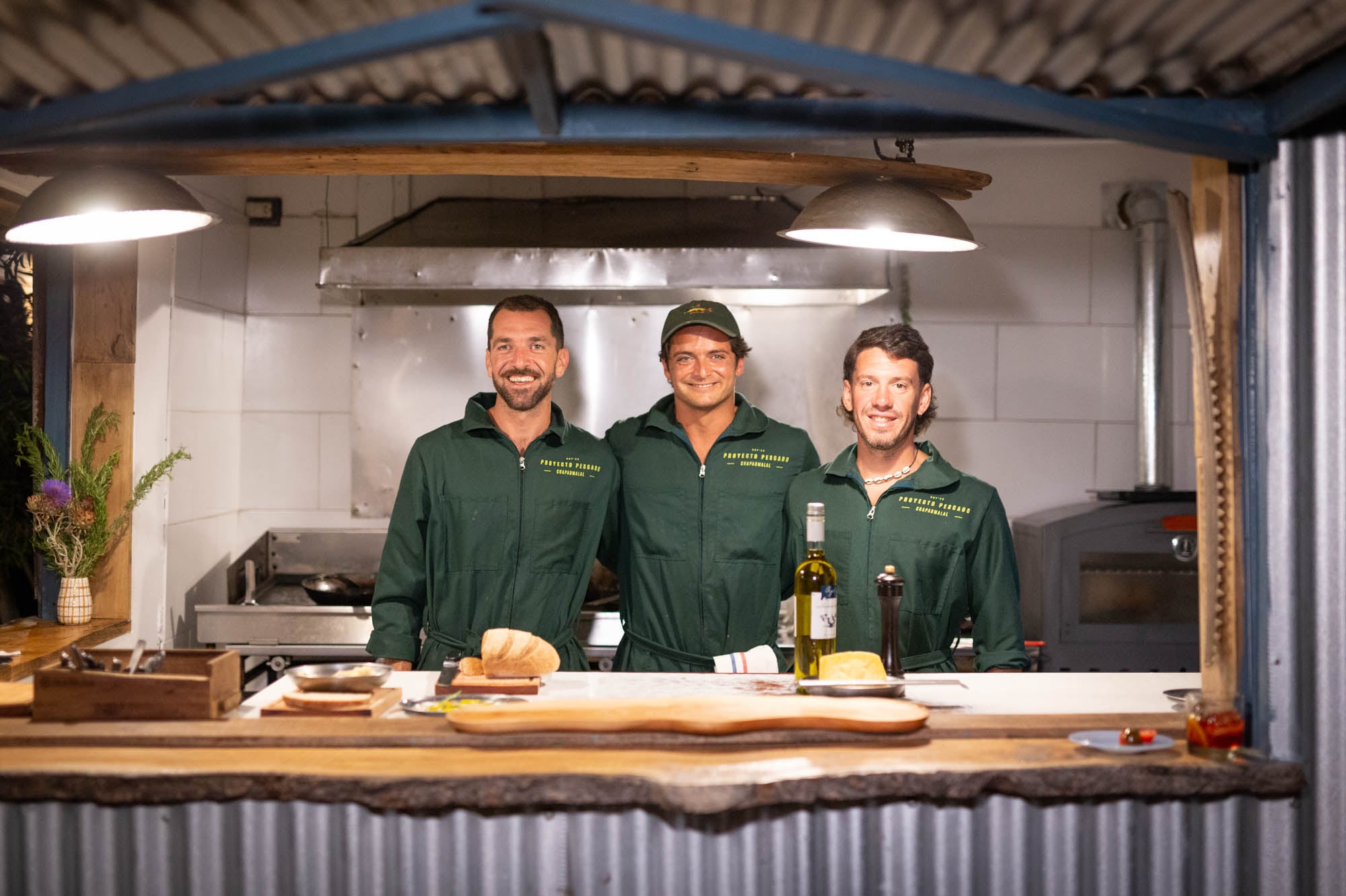 Francisco Soldi, Elio Contreras y Facundo Maroñas, al frente de Proyecto Pescado, en Chapadmalal