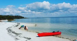 Misterio en Río Negro: buscan a un hombre de 55 años tras encontrar un kayak abandonado mar adentro