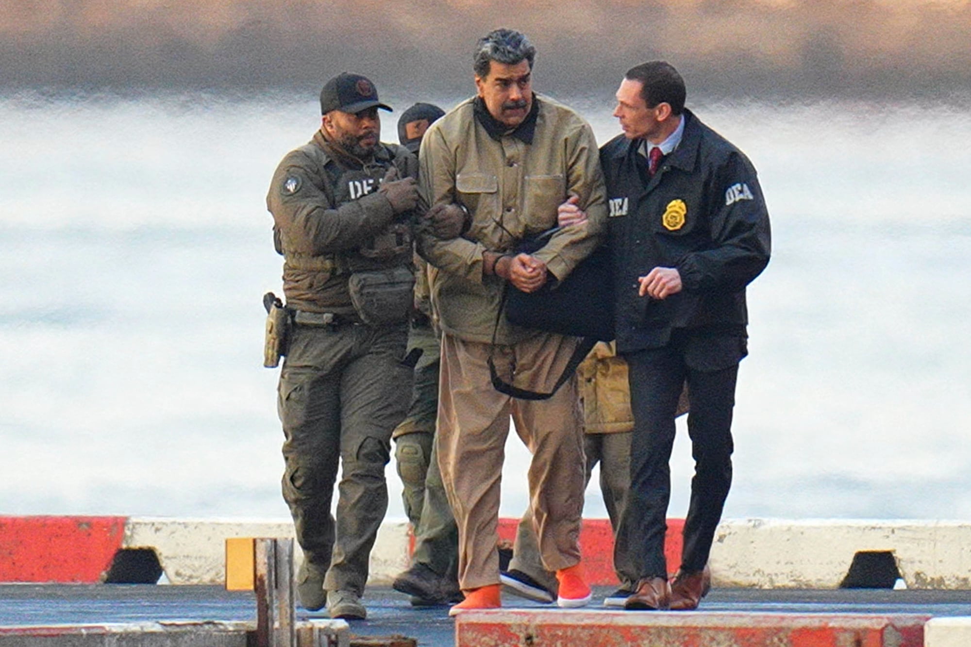 Maduro fue escoltado por agentes de la DEA durante su traslado al tribunal de Nueva York
