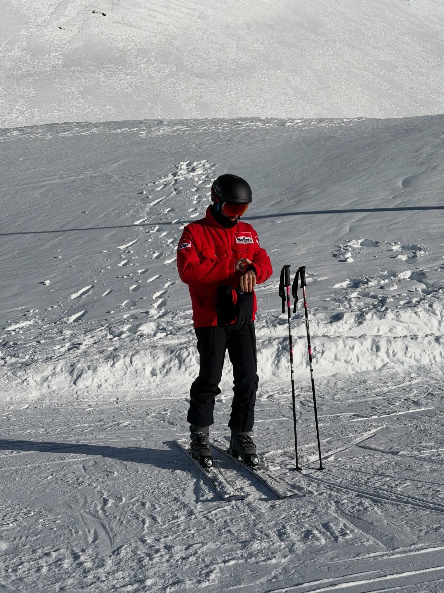 Pierre Gasly hizo esquí en los Alpes franceses como homenaje a Michael Schumacher en su cumpleaños 52. (Foto: pierregasly/IG)