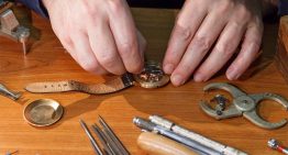 Si eres un apasionado de la horología, este kit para reparar relojes es todo lo que necesitas para convertirte en un verdadero artesano