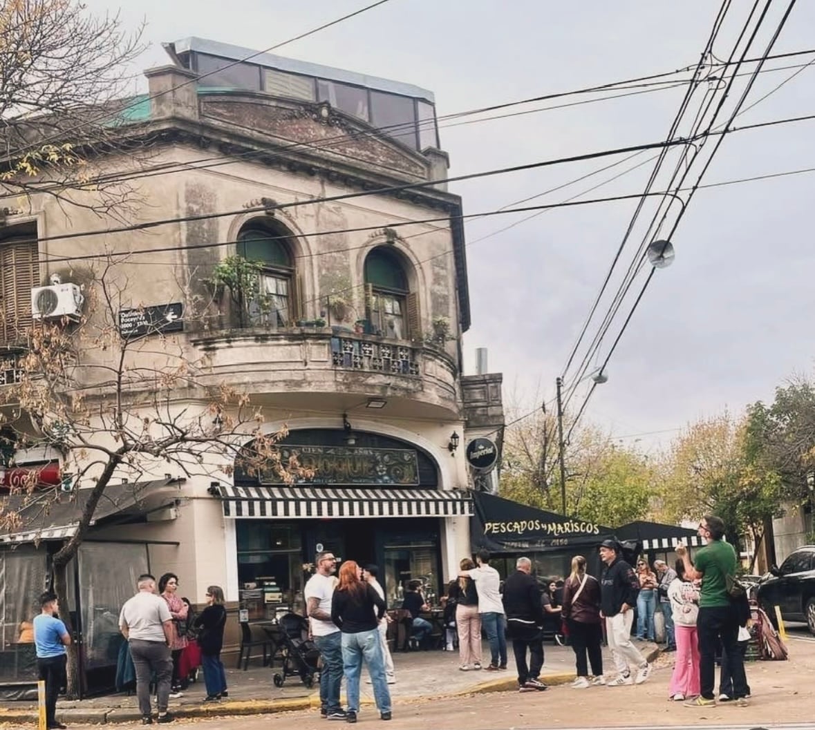 Los vecinos de Boedo siempre fueron los más fieles del bodegón, pero con el tiempo la clientela se fue ampliando y llegan habitués de otros barrios