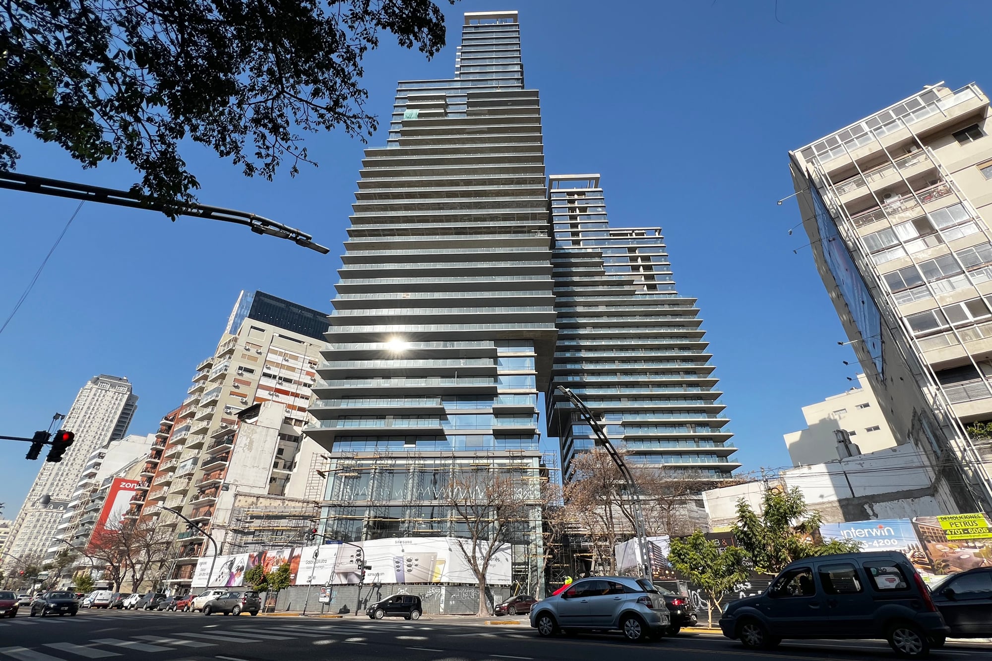 El esquema híbrido 3×2, con mayor ocupación de martes a jueves, se consolida como patrón dominante en las principales capitales del mundo, desde Nueva York y Londres hasta Buenos Aires.