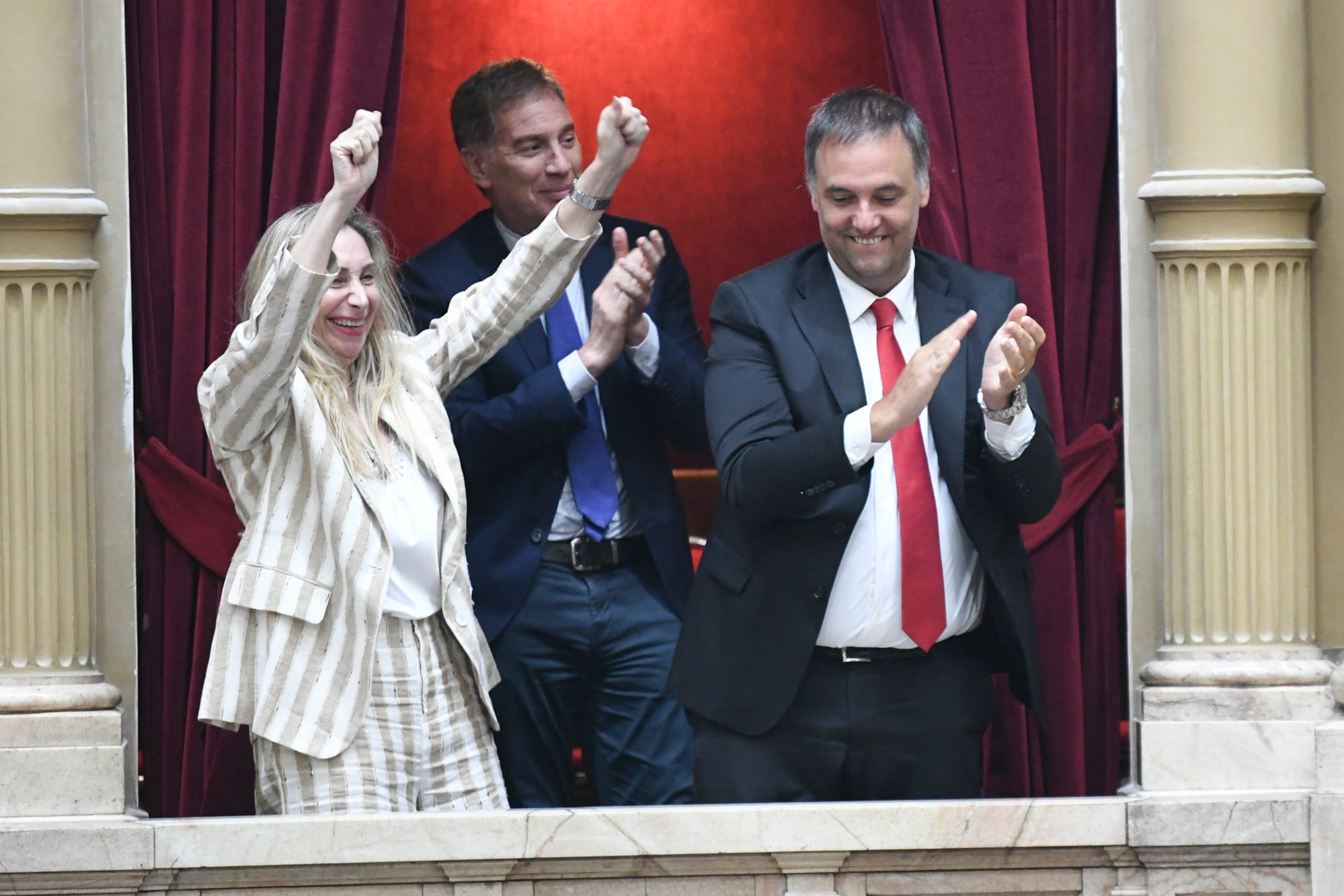 La secretaria general de la Presidencia Karina Milei, el jefe de Gabinete Manuel Adorni y el ministro del Interior Diego Santilli en la Cámara de Diputados durante el tratamiento del proyecto de modernización laboral.