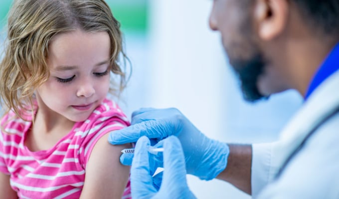 Cambio en el calendario de vacunación: el Gobierno adelanta la segunda dosis de la triple viral