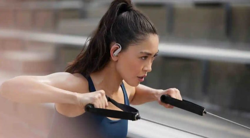 Expertos advierten cuál es el error más común al usar auriculares en el gimnasio