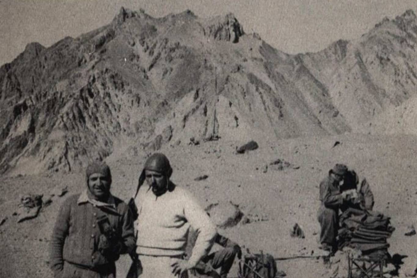 Rudel con otro andinista en la base del Aconcagua