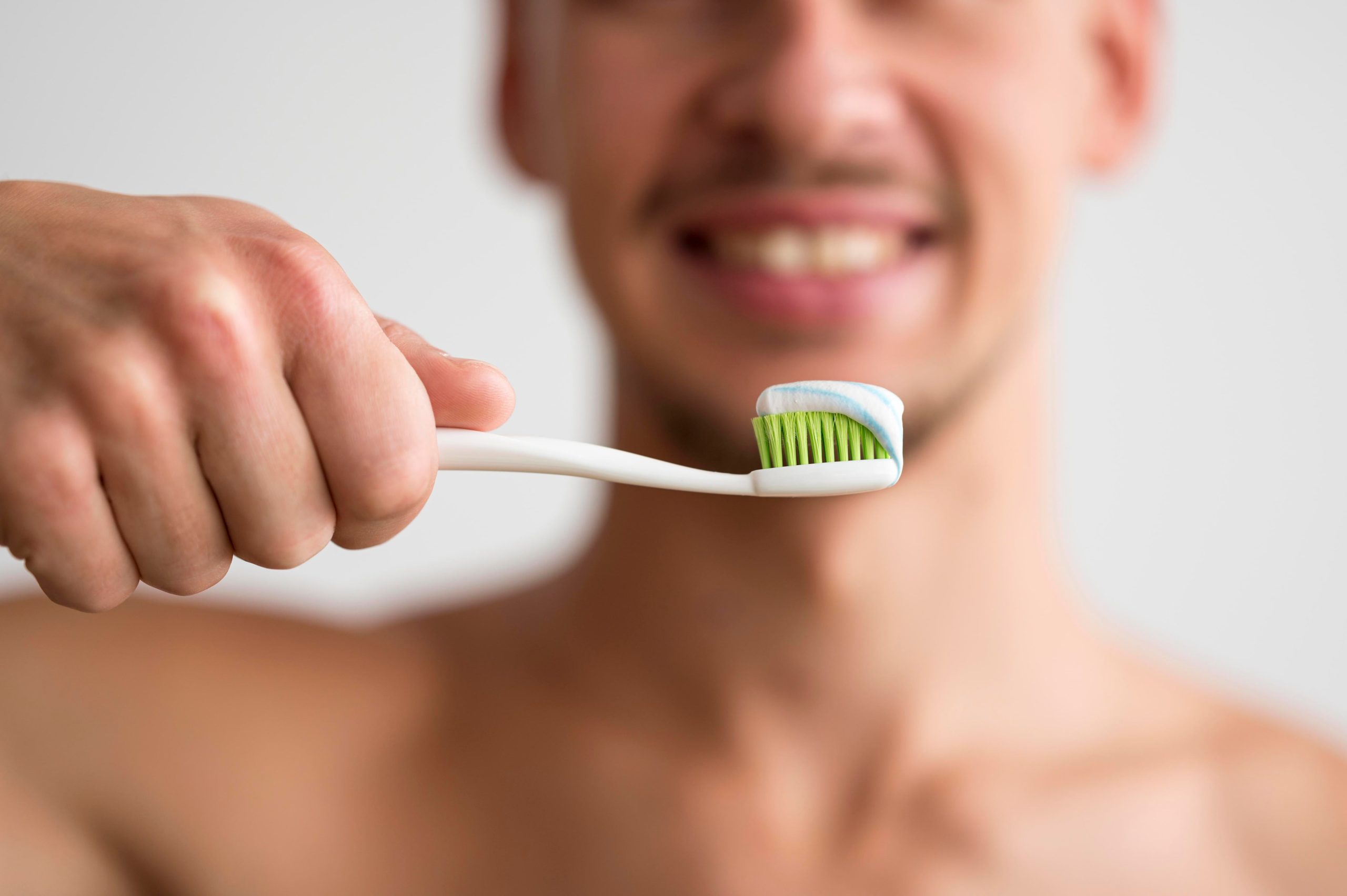 El cepillo de dientes es elemental para el cuidado personal (Foto: Freepik)