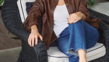 María Conorti. Diseñadora de zapatos top e íntima amiga de Juliana Awada, posa con Cala, su hija de 15 años