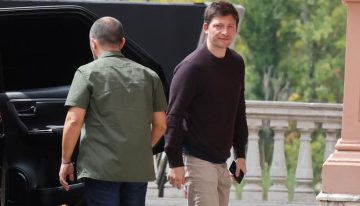 Solo en Off | Santiago Caputo, con sus cargadores listos para combatir el “fuego amigo” libertario