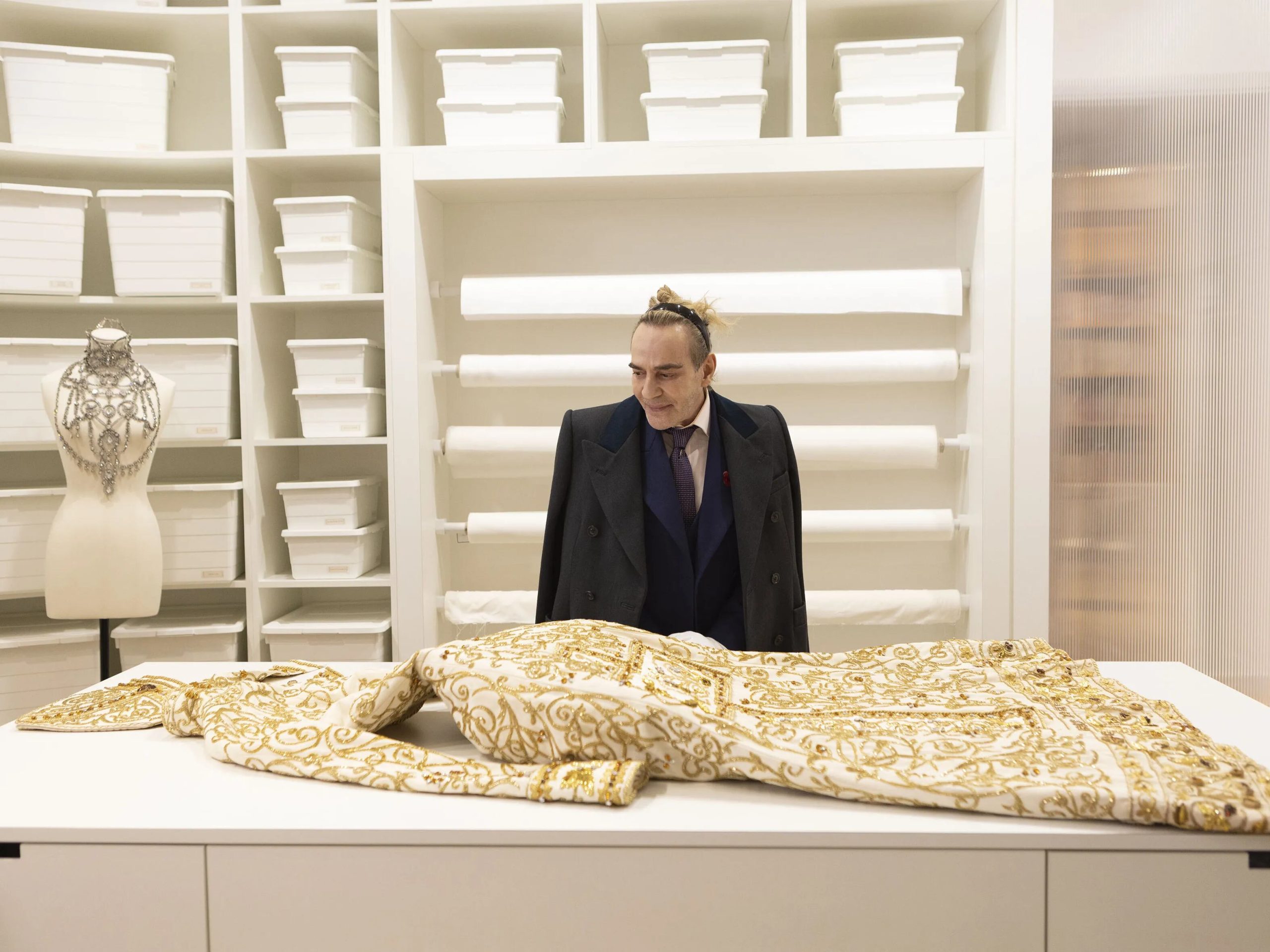 El diseñador en una de las imágenes del documental Auge y caída de John Galliano