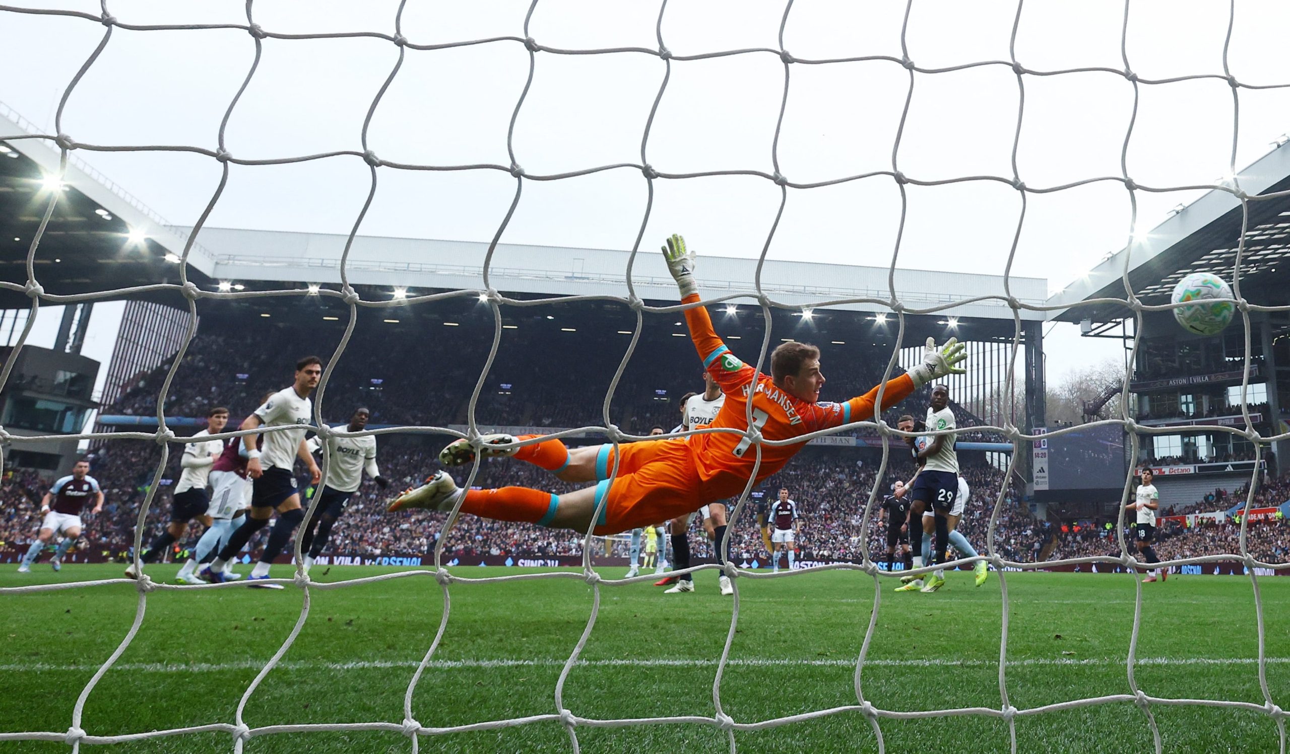 Aston Villa vs West Ham por la fecha 31 de la Premier League del 2026.