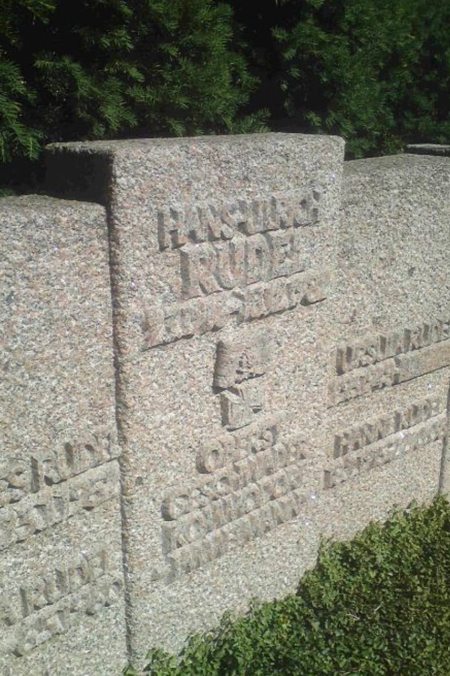 La tumba de Hans Rudel en Dornhausen