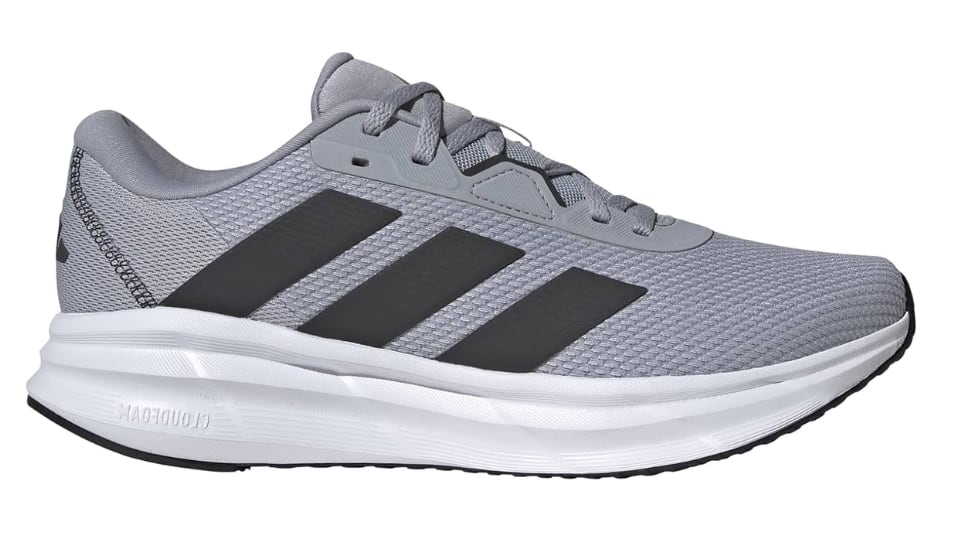 Estas zapatillas Adidas tienen más de 7.000 reseñas en Amazon.