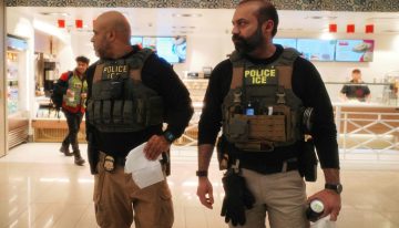 Qué hacer si eres migrante y el ICE te aborda en un aeropuerto en marzo 2026: derechos y 5 pasos a seguir