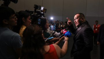 Brutal crimen político en Perú: mataron a ladrillazos a un candidato a diputado tras un acto de campaña