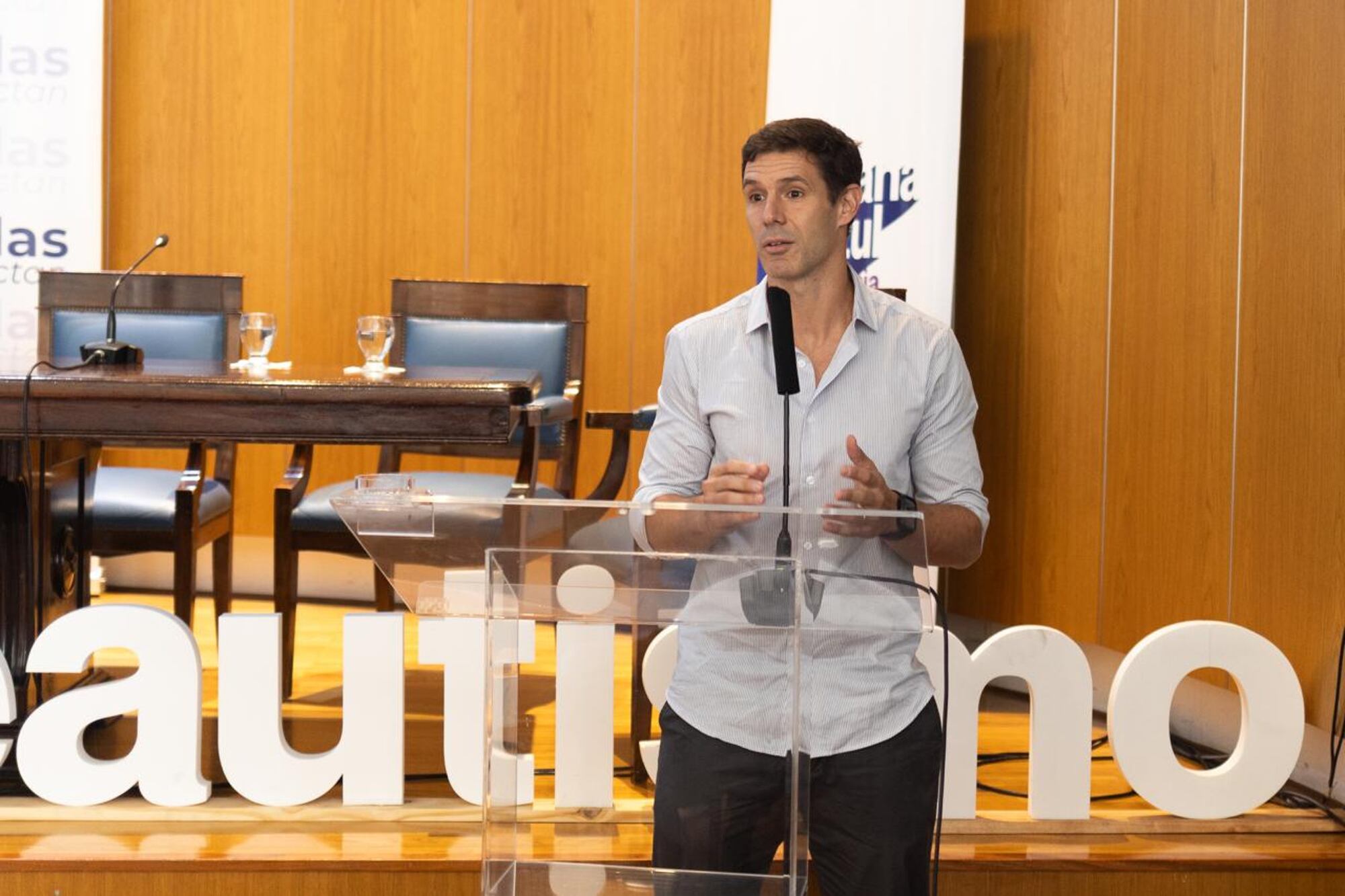 Gonzalo De Lorenzo, de la ONG Amigos en movimiento, participó de la reunión y la firma del documento