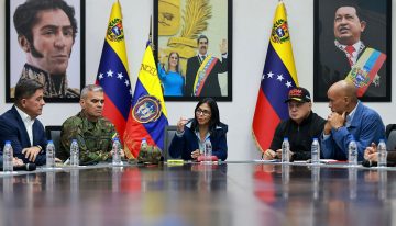Delcy Rodríguez destituyó al histórico ministro de Defensa de de Maduro