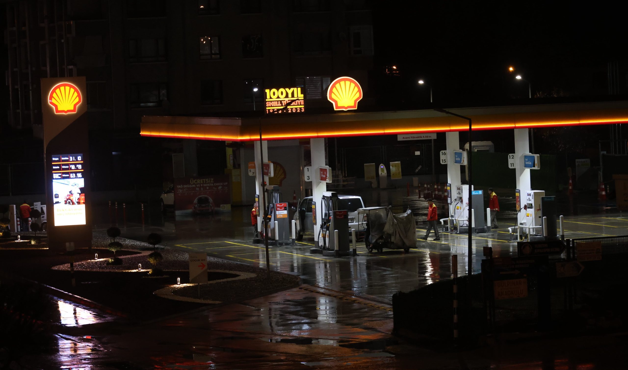 Los conductores que acudieron a las gasolineras de toda Turquía el martes se enfrentaron a una cuarta ronda de aumentos del precio del combustible desde el estallido de la guerra de Irán, con incrementos acumulados que promedian más del 20 por ciento a nivel nacional