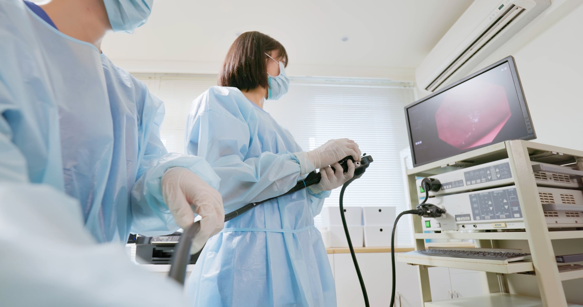 Trabajadores de la salud tendrán un aumento del salario mínimo en California