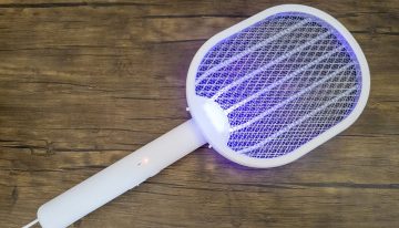 Mantén tu casa libre de moscas y mosquitos con este matamoscas eléctrico plegable