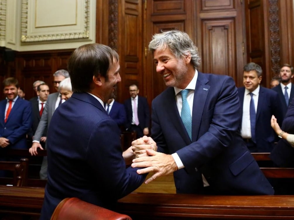 Juan Bautista Mahiques saluda a Santiago Viola al asumir en el Consejo de la Magistratura