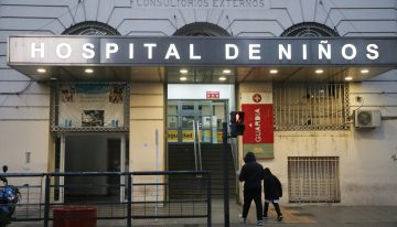 Qué es el propofol, la droga anestésica de acción ultrarrápida que quedó bajo la lupa tras la muerte del exresidente