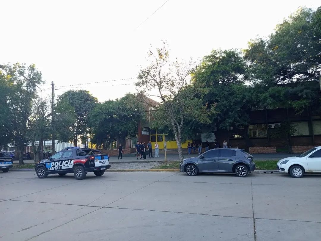 Un alumno ingresó armado a un colegio de Santa Fe y mató a un compañero.