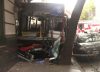 Video: así fue el momento en que el colectivo y el patrullero chocaron contra una pizzería en Constitución