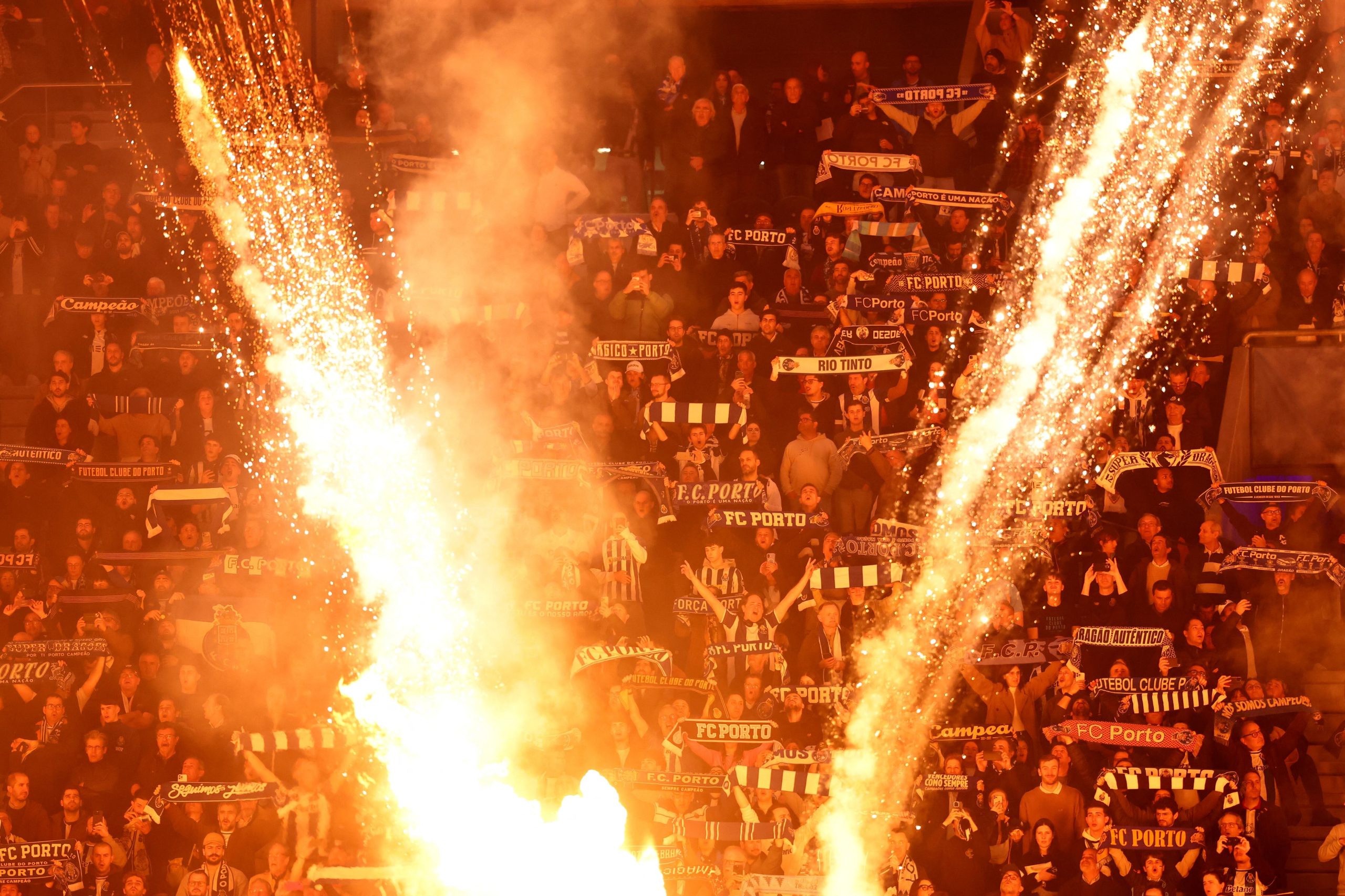 Porto vs Stuttgart por los octavos de final de la UEFA Europa League del 2026.