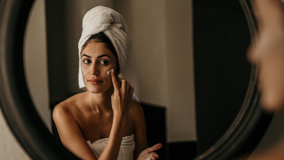 Protegen de las radiaciones del sol y mantienen hidratado el rostro.