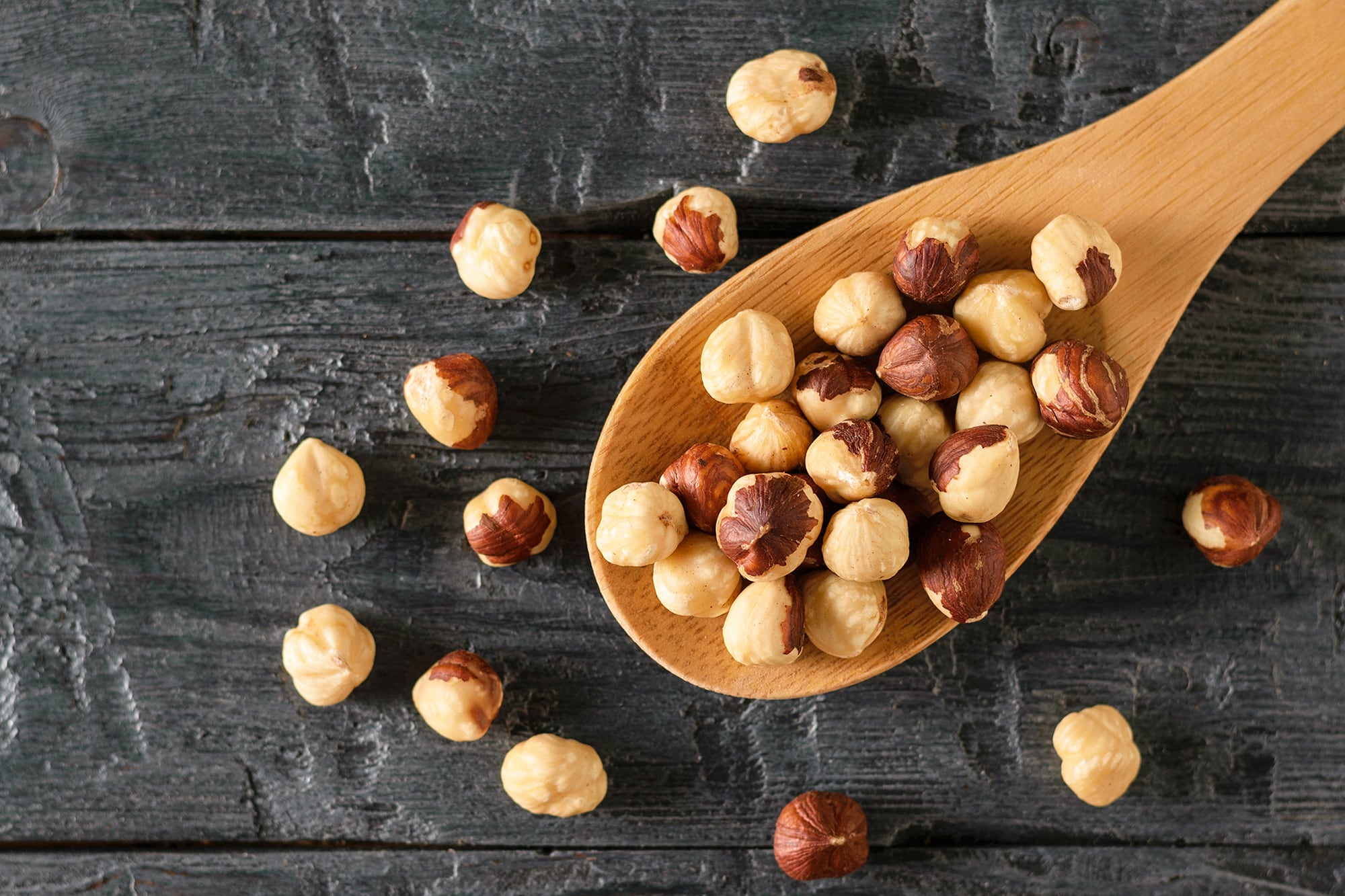 Las avellanas son ricas en triptófano, un aminoácido esencial que colabora en la producción de melatonina