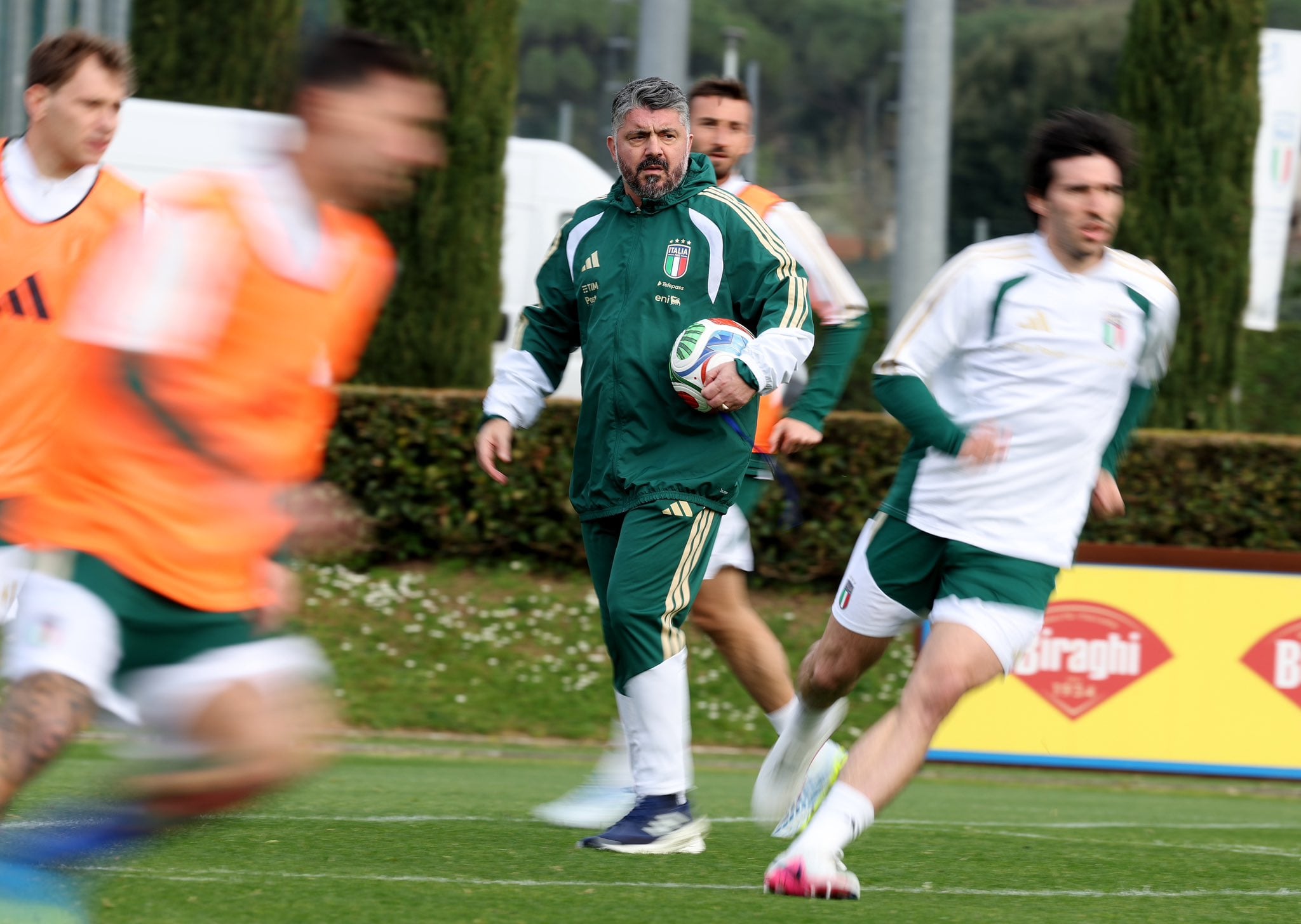 Gennaro Gattuso, DT de Italia, al frente de un entrenamiento con la mira puesta en el partido decisivo ante Bosnia