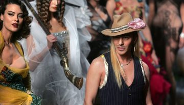 El regreso del diseñador “maldito”. Tuvo todo el éxito, fue cancelado y ahora va a trabajar con una de las textiles más importantes del mundo