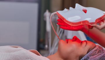 Máscaras LED de luz roja: la práctica que estimula el colágeno, reduce arrugas, acné y cicatrices