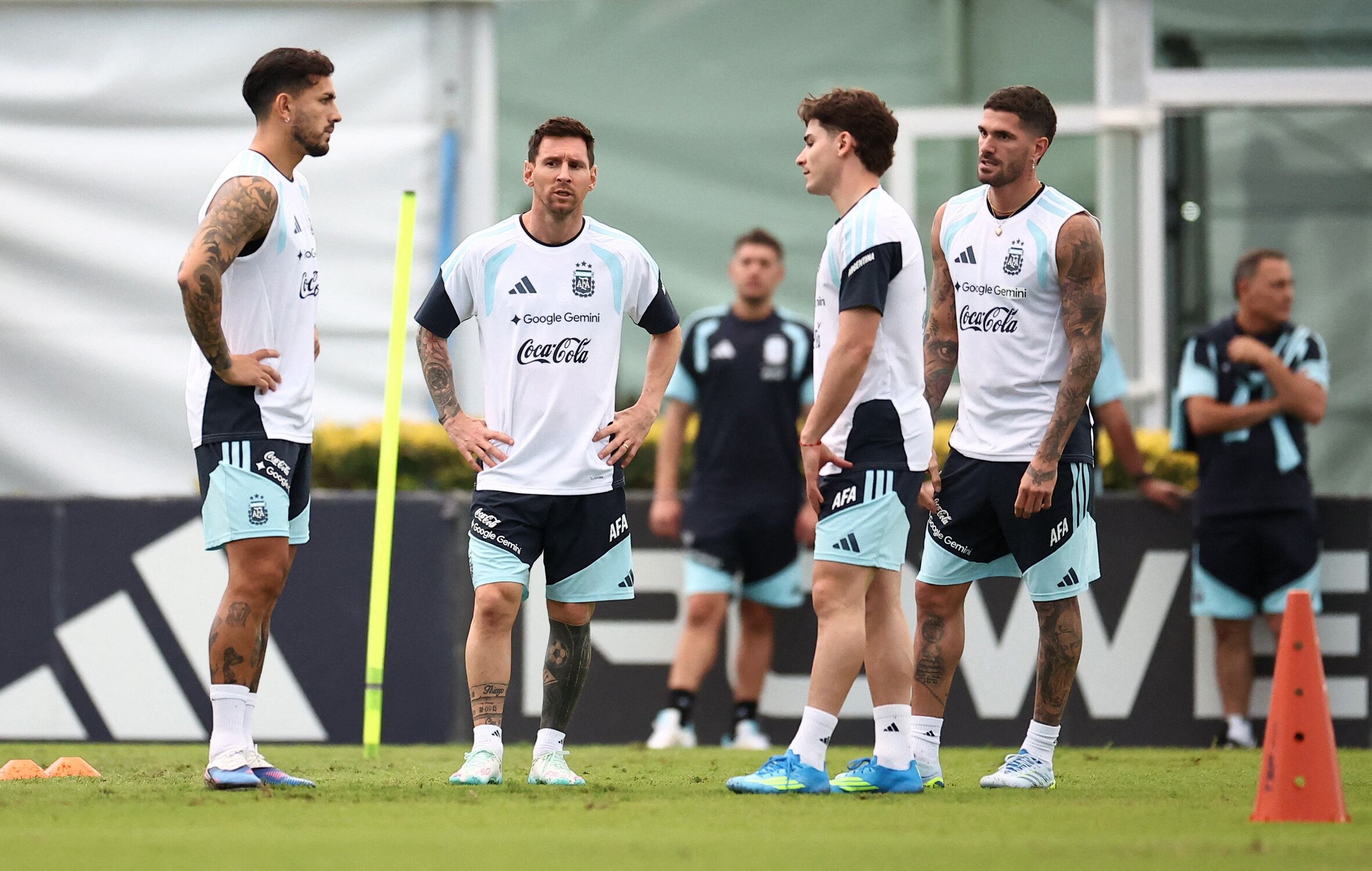 Messi podría iniciar el partido en el banco de suplentes (Foto: Reuters).