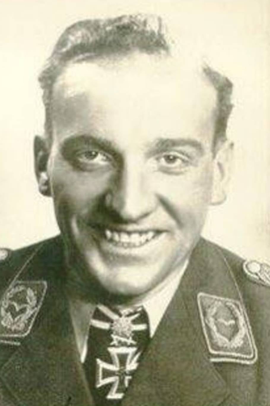 Hans Ulrich Rudel fue piloto de Alemania en la Segunda Guerra Mundial, desempeñándose a bordo de Stukas en el frente oriental