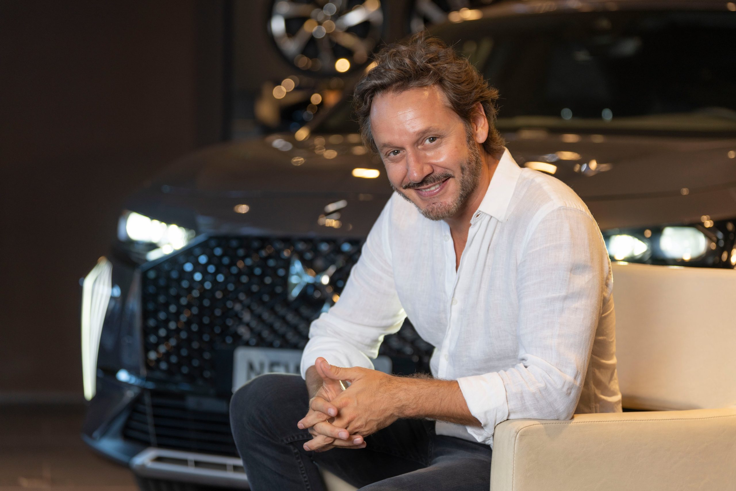 El reconocido actor prefiere utilizar el auto en la ciudad y admite que no le gusta manejar de noche