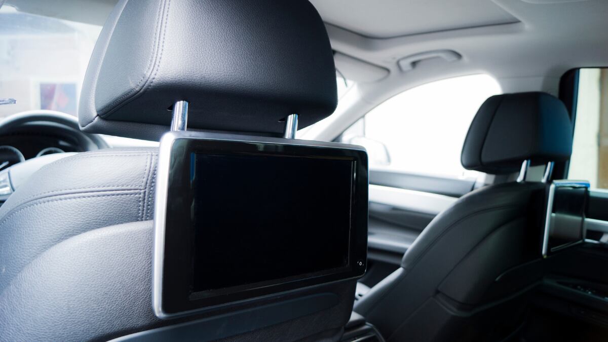 Los mejores soportes de tablet para viajar en el coche.