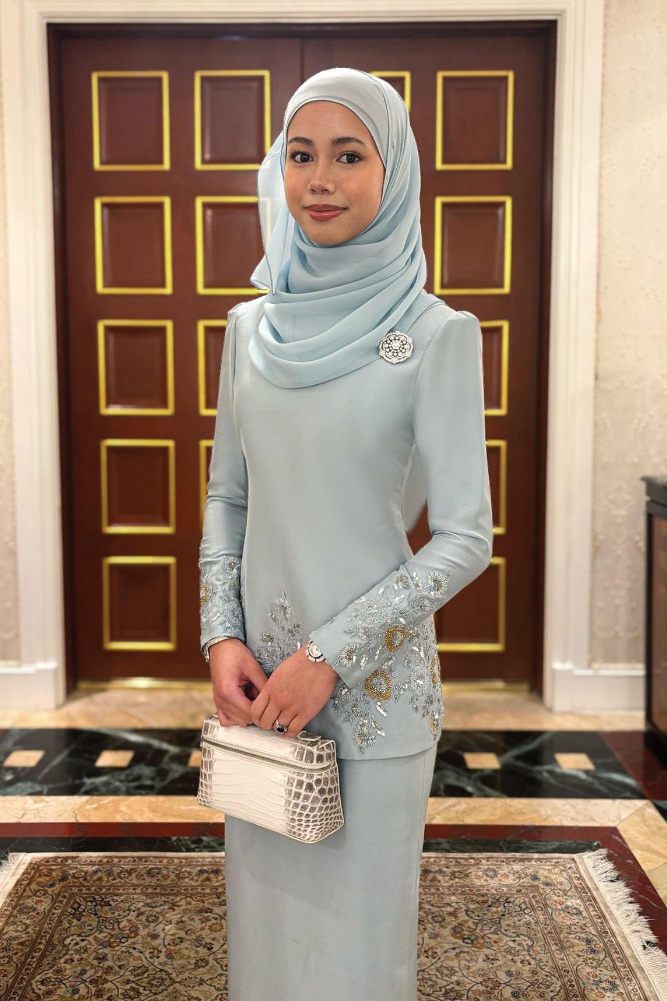 La princesa posa con una cartera Loro Piana de cocodrilo del Himalaya