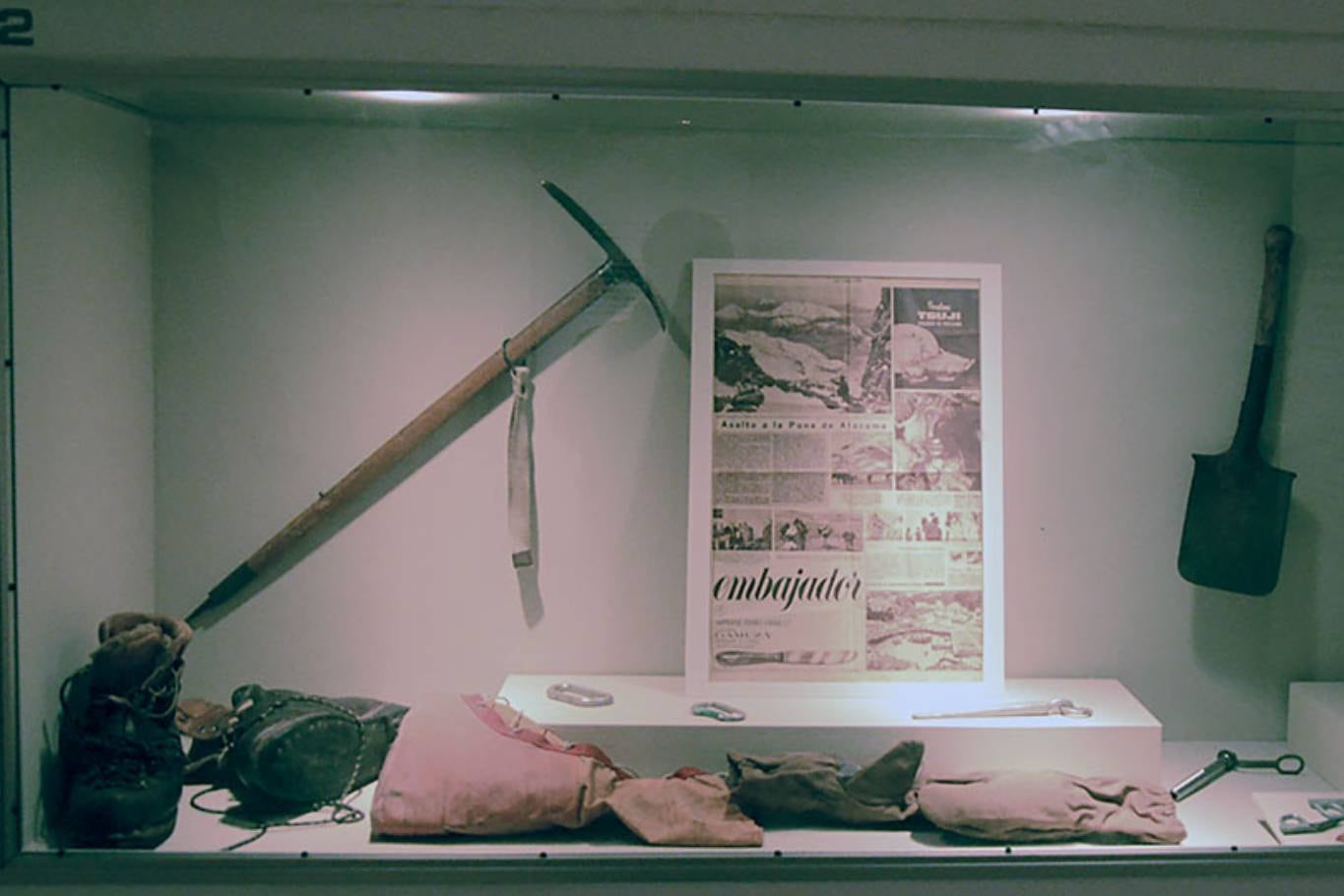 El piolet que utilizó Hans Ulrich Rudel para escalar el Llullallaico, en Salta