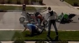 Se supo cómo empezó la escandalosa pelea en la que el actor Alan Ritchson golpeó a su vecino en el piso