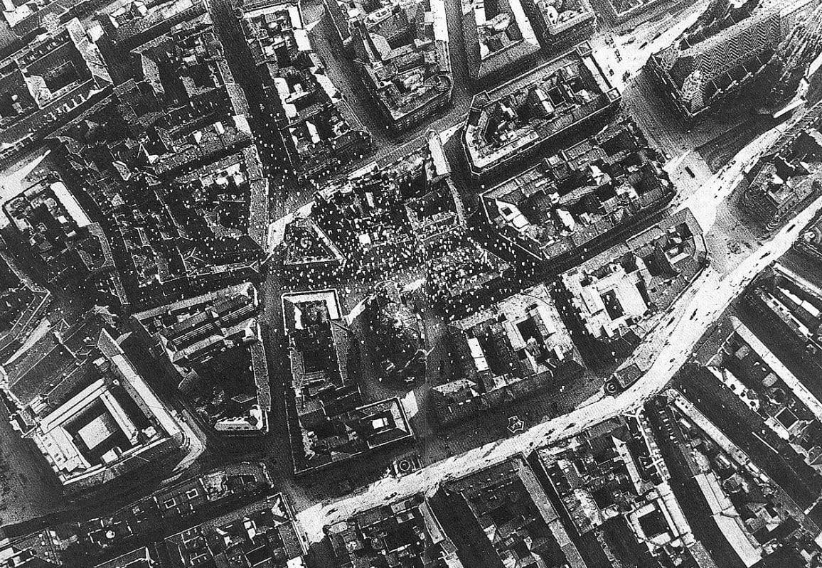 Folletos italianos cayendo sobre Viena