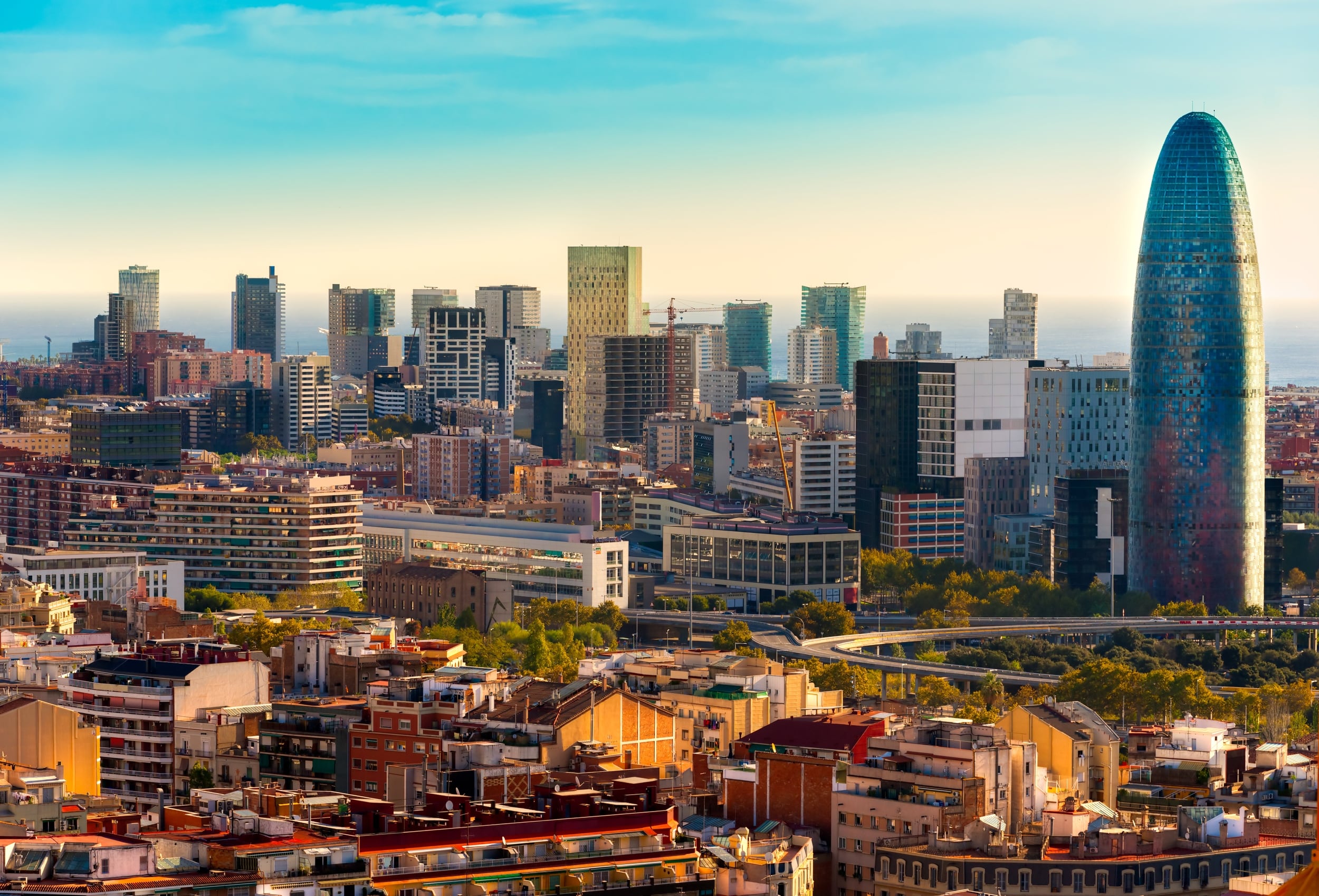 Barcelona vive una crisis de acceso: hoy pueden comprar principalmente los inversores extranjeros, y las parejas con doble ingreso 