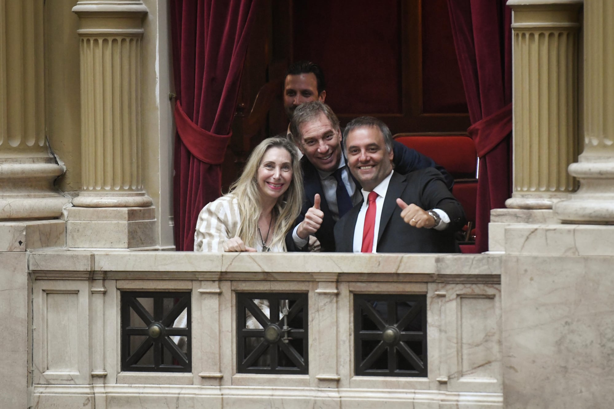 La secretaria general de la Presidencia Karina Milei, el jefe de Gabinete Manuel Adorni y el ministro del Interior Diego Santilli en la Cámara de Diputados durante el tratamiento del proyecto de modernización laboral.