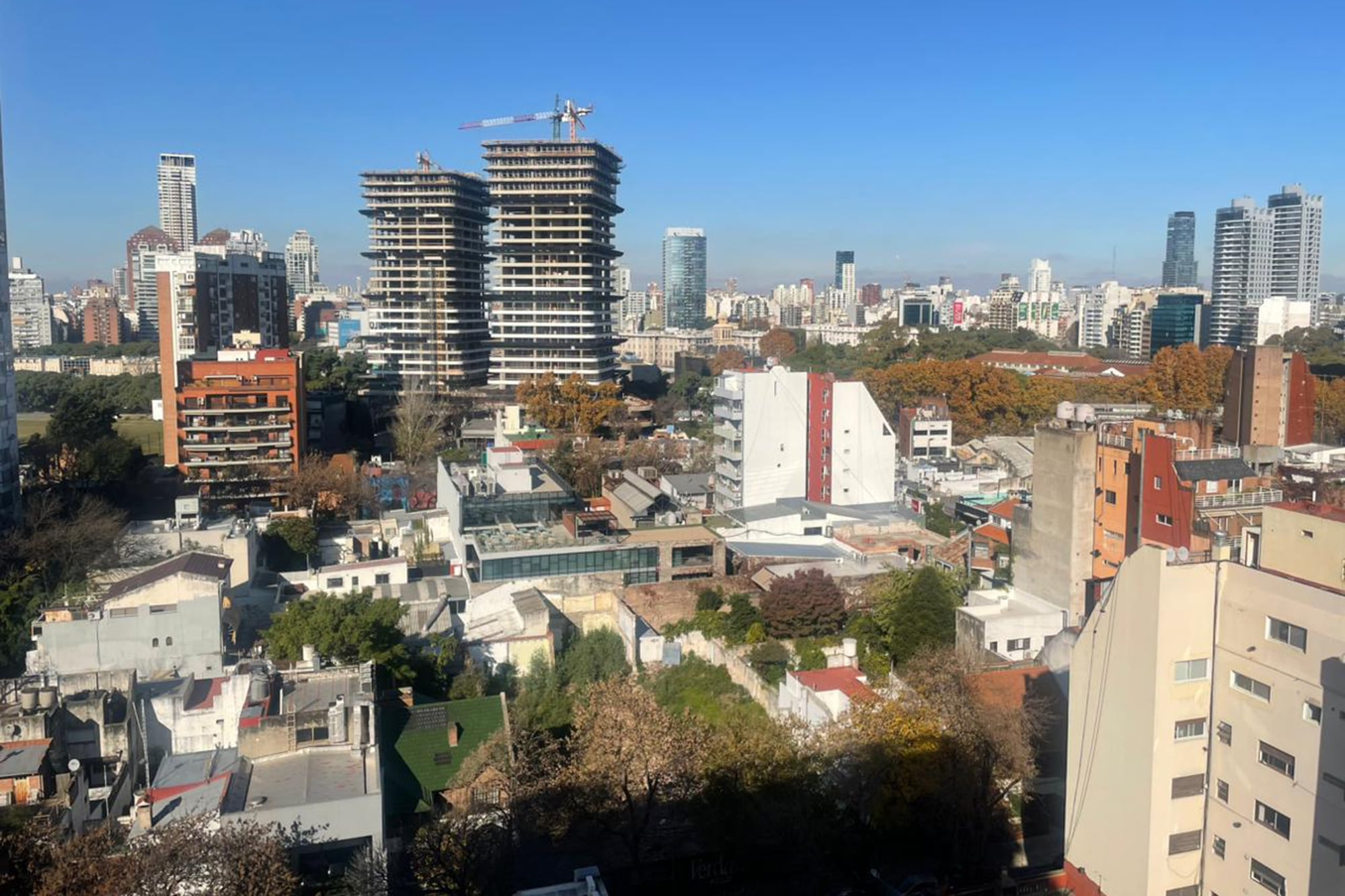 Es muy común que los propietarios se aferren a valores promedio del metro cuadrado basados en los reportes de portales de inmuebles