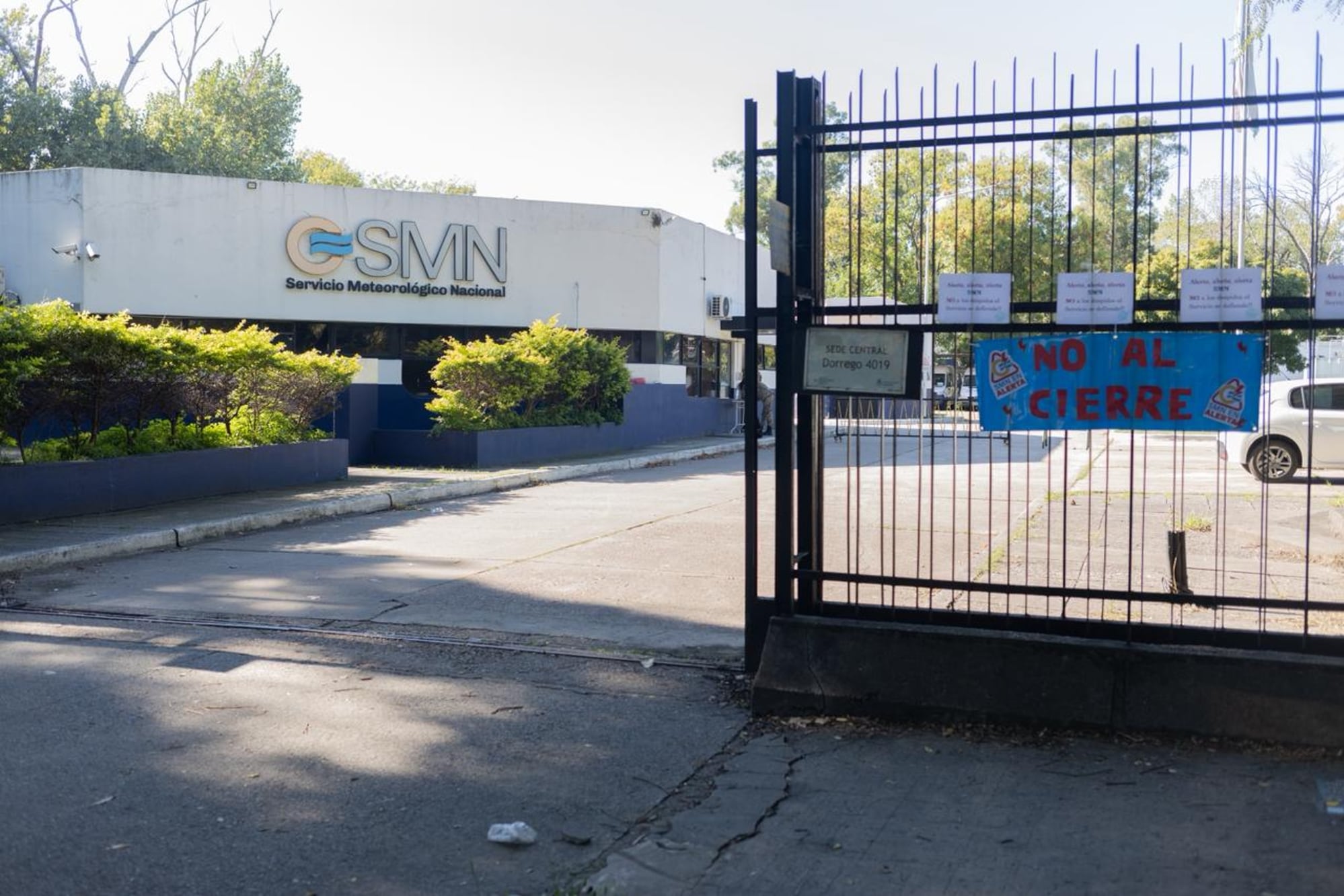 Desvincularán a 140 personas del Servicio Meteorológico Nacional y sus empleados buscan detener vuelos en todo el país.