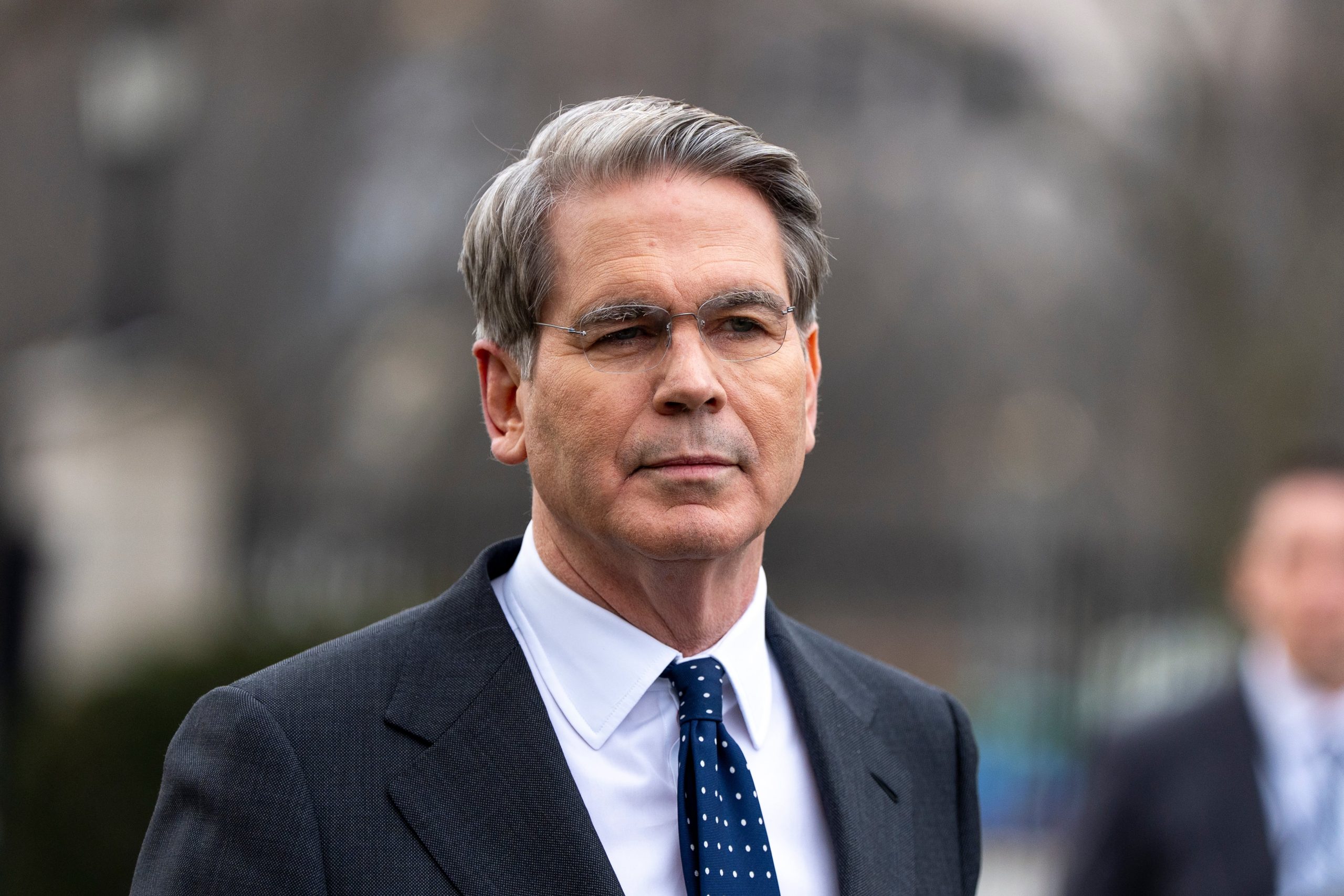 El secretario del Tesoro, Scott Bessent, se ve en la Casa Blanca, el viernes 6 de marzo de 2026, en Washington. (AP Foto/Alex Brandon)