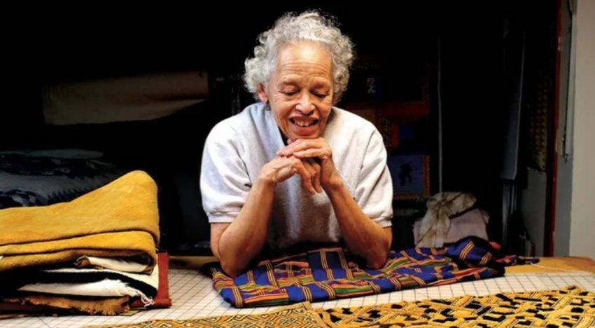 Un joven mató a su abuela y la enterró en el patio después de que ella le pidiera que buscara trabajo